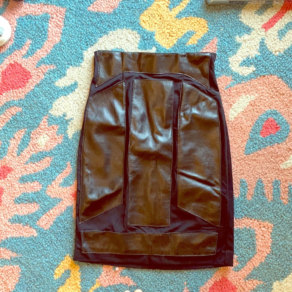 Stretchy lamb leather pencil skirt